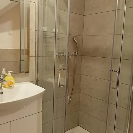 Apartma Sveti Duh דירה